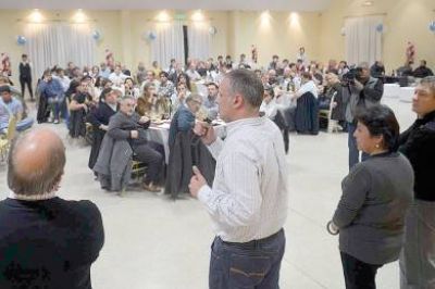 Cena de precandidatos del FpV con empresarios y dirigentes de organizaciones