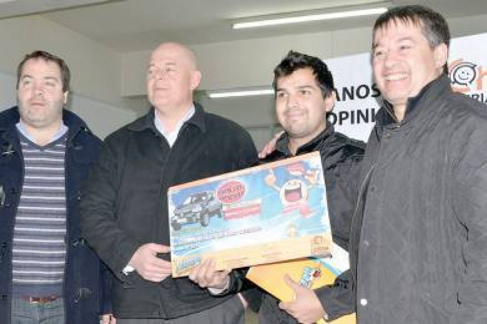 Fue a ver a Agapornis y se llev� un auto 0 Km.