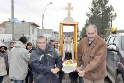 A pesar del fr�o y la lluvia, los fieles peregrinaron por San Cayetano