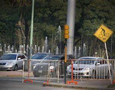 Estacionar en Plaza de Mayo, un privilegio de funcionarios