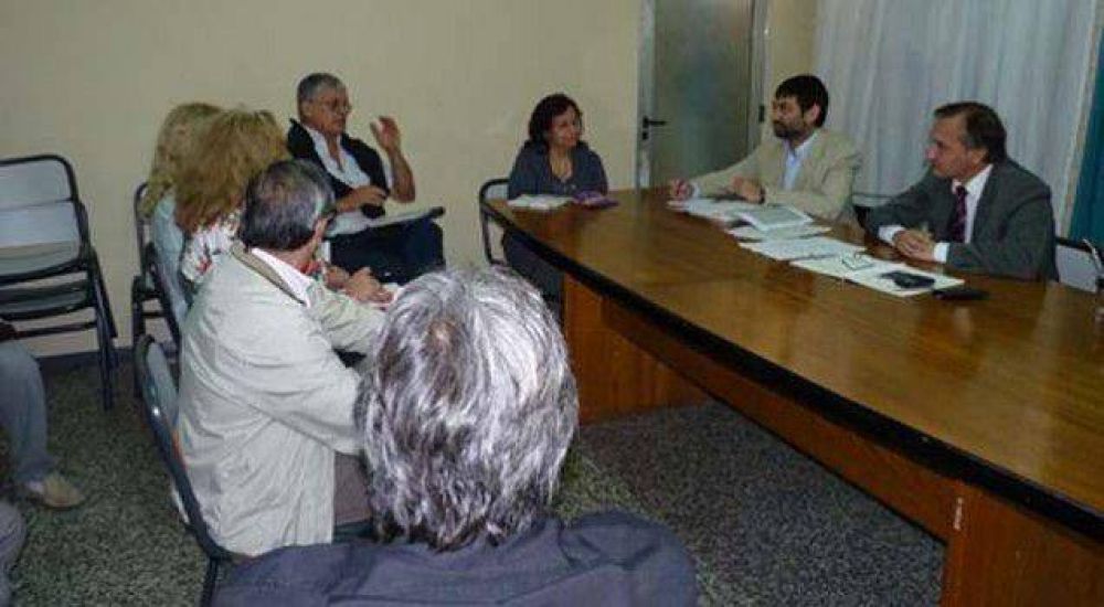 Soto se reuni� con representantes de sindicatos