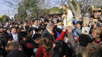 Muchos j�venes en la procesi�n de San Cayetano