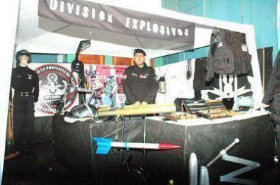 Expertos en explosivos capacitan a bomberos