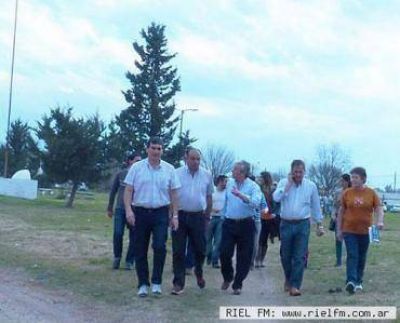 El pre candidado a diputado Jos� Lauritto recorri� la ciudad de Basavilbaso