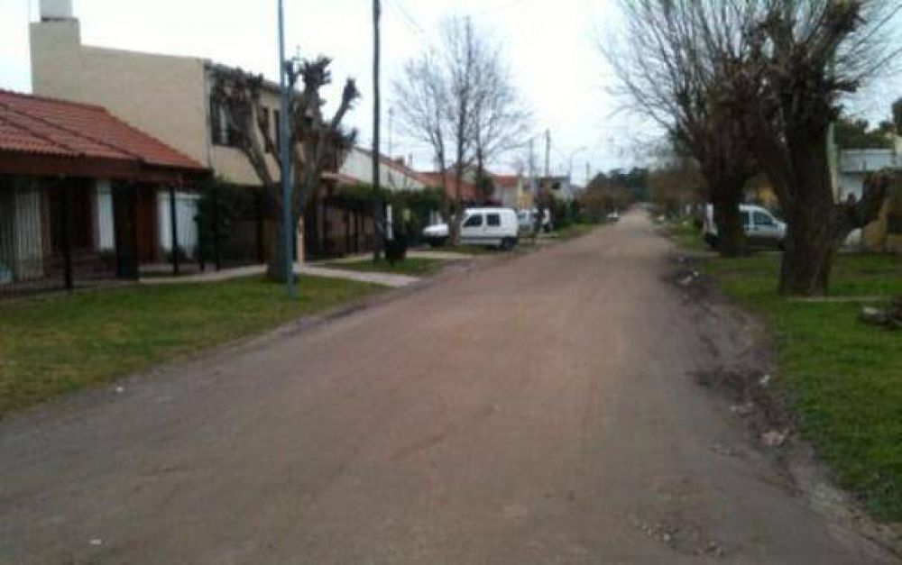 Vecinos de Los Pinares denuncian "un robo por d�a"