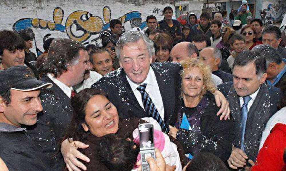 En Quilmes, N�stor Kirchner realiza su primera recorrida como candidato oficial