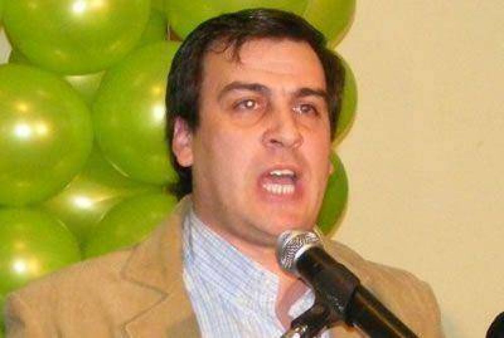 PRADES: �EDUARDO COSTA NO PUEDE OPRIMIR LOS DERECHOS Y LOS INTERESES DE LAS MINOR�AS�