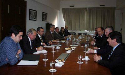 De Vido se reuni� con empresarios y c�maras de comercio de Santa Cruz