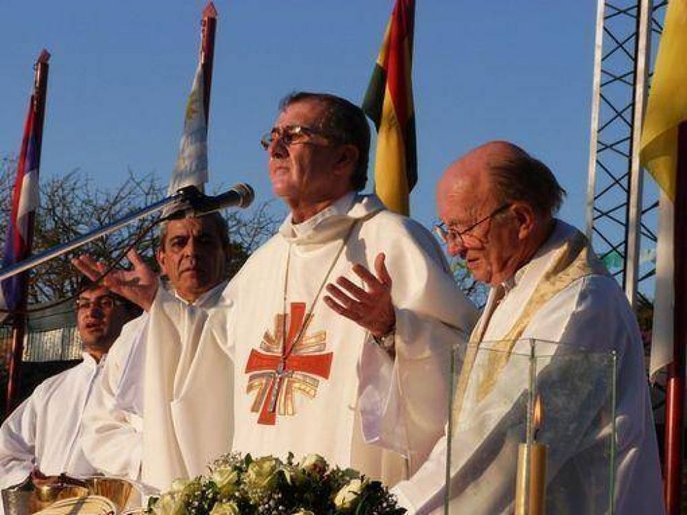 �Hay demasiada changa� dijo el Obispo Mart�nez en la misa central por San Cayetano