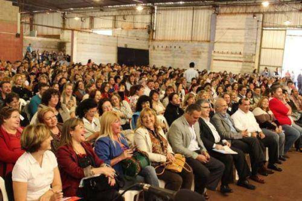 Cerca de 800 docentes se capacitan en Educaci�n Sexual integral en Ober�