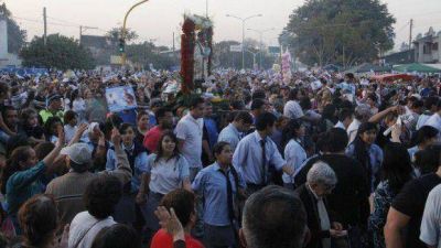 San Cayetano congreg� a una multitud, que fue a pedirle trabajo y salud