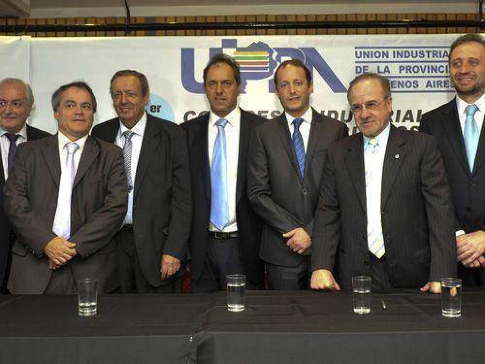 Scioli pidi� "no tirar por la borda el proceso de desendeudamiento e industrializaci�n"