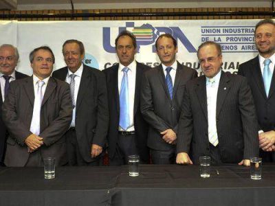 Scioli pidi� "no tirar por la borda el proceso de desendeudamiento e industrializaci�n"