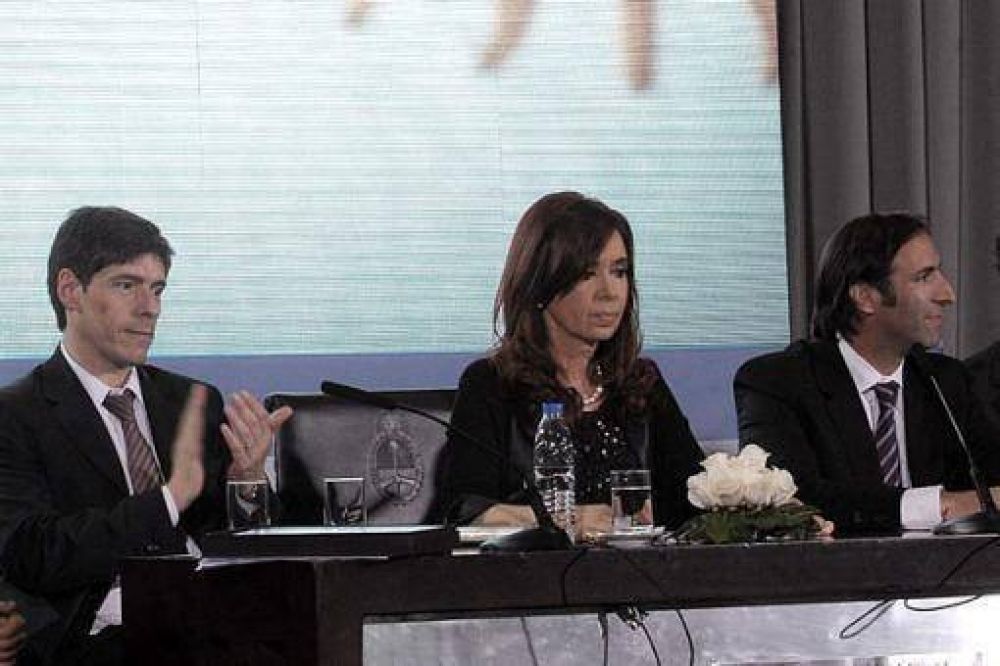 La Presidenta recibe al ministro de Econom�a y al jefe de Gabinete