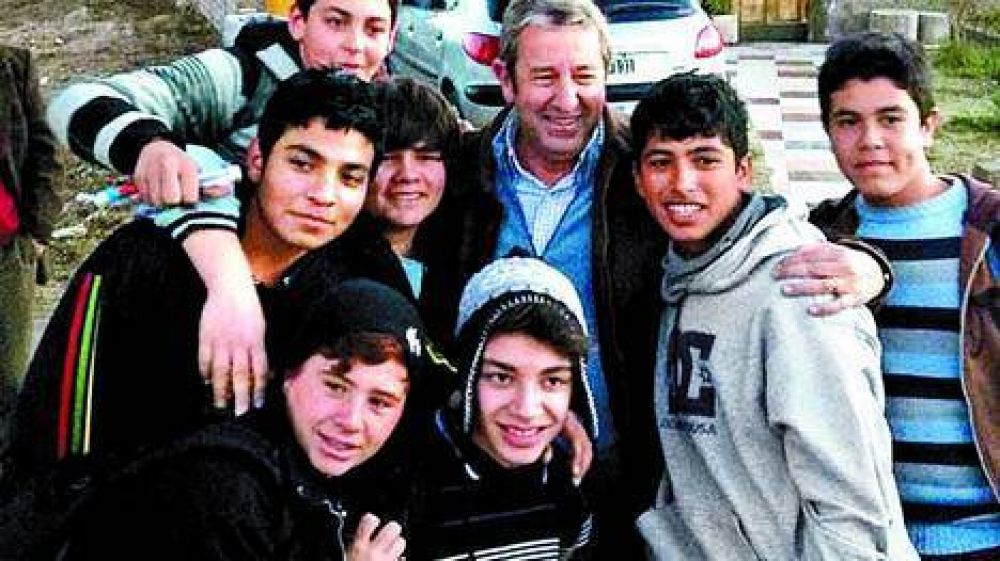 Cobos sigue arriba en las encuestas en Mendoza con una diferencia de entre 7 y 15 puntos