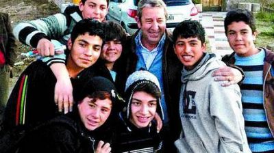 Cobos sigue arriba en las encuestas en Mendoza con una diferencia de entre 7 y 15 puntos