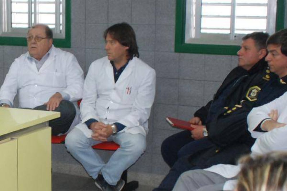Prometieron que reforzar�n la seguridad hospitalaria con dos polic�as las 24 hs.
