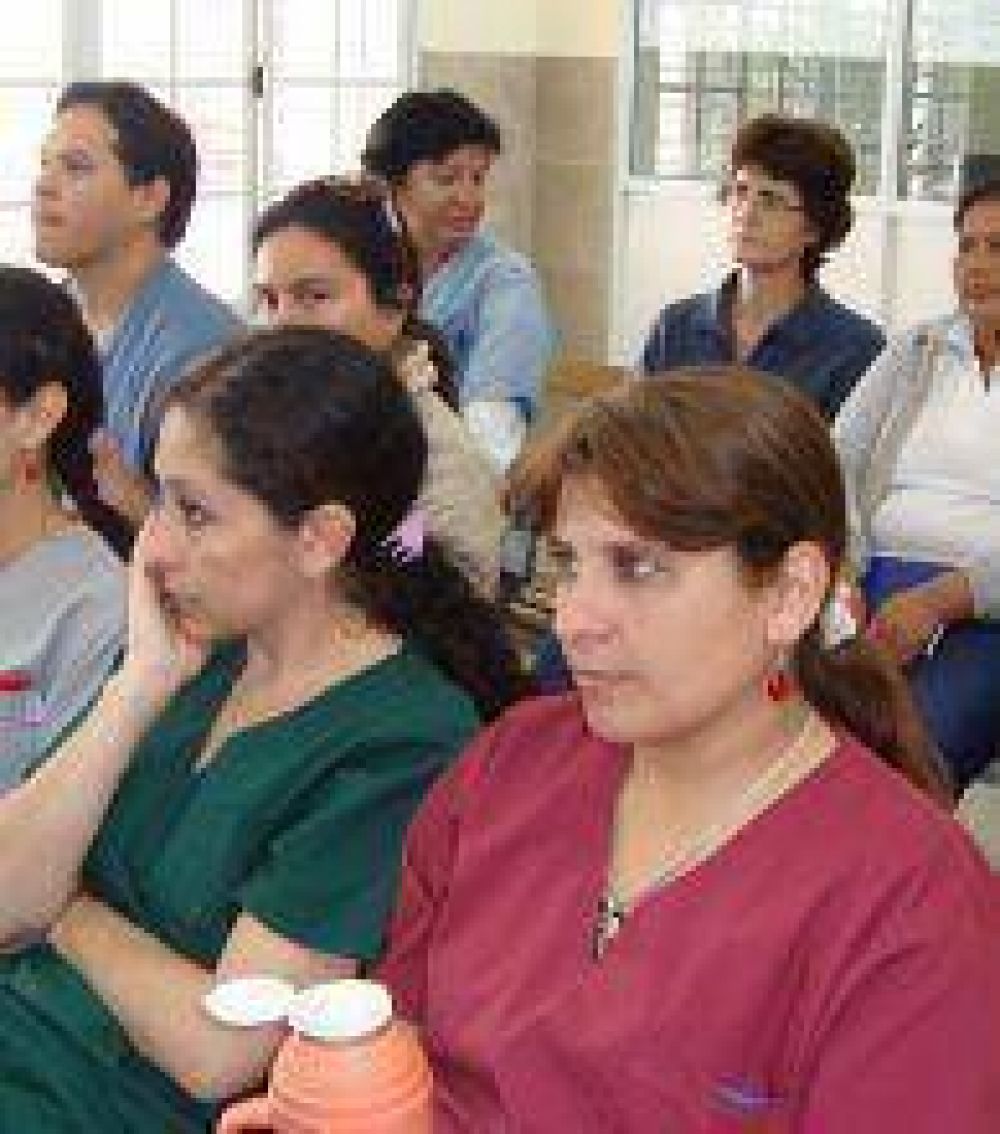 Capacitan a recursos humanos del Nam-Qom en salud del adolescente