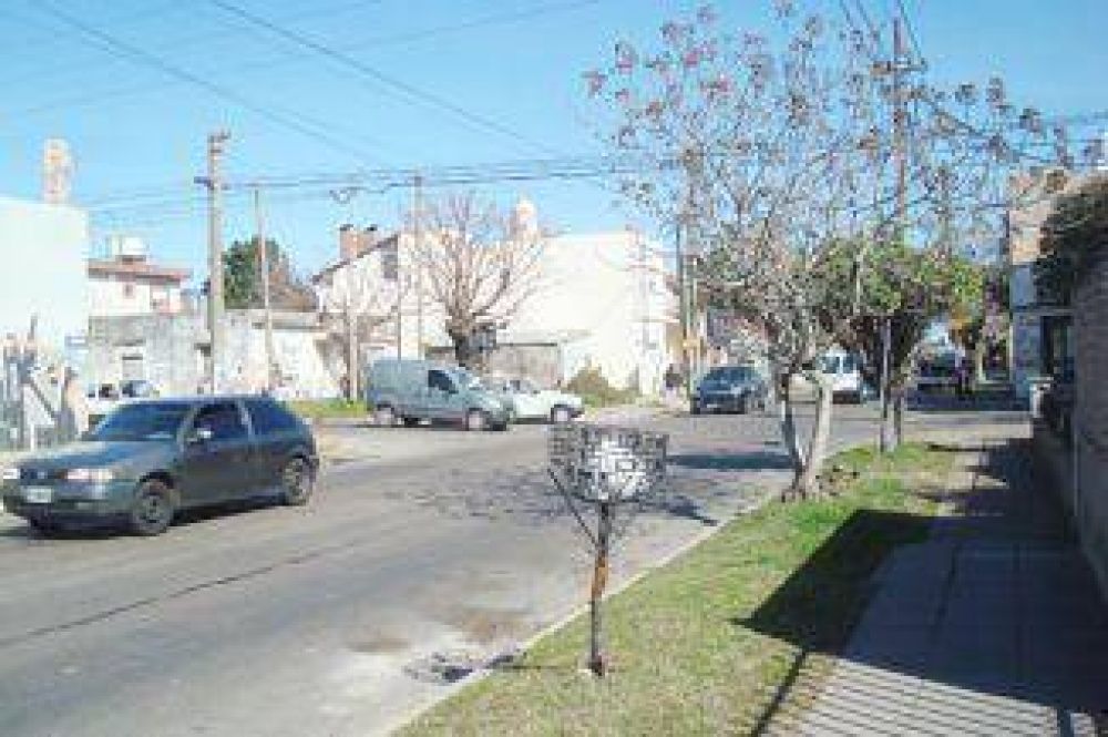 Vecinos reclaman un sem�foro que la propaganda pol�tica del Intendente asegura que est�