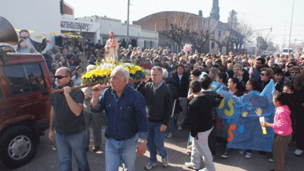 Multitudinaria procesi�n por San Cayetano 