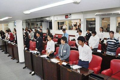 J�venes estudiantes chaque�os fueron �senadores por un d�a�