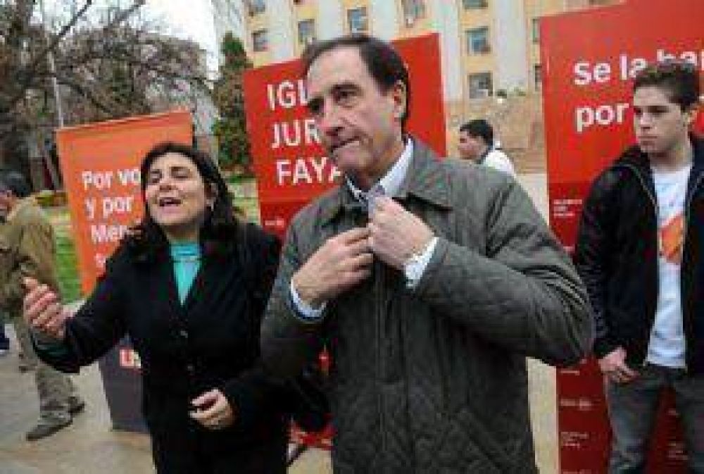 Iglesias cerr� con cr�ticas a P�rez y Cobos