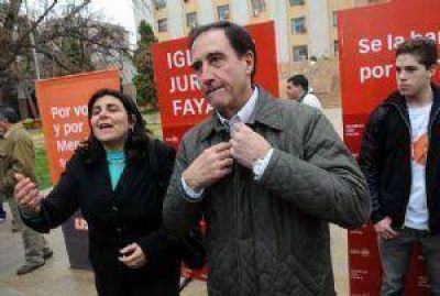 Iglesias cerr� con cr�ticas a P�rez y Cobos