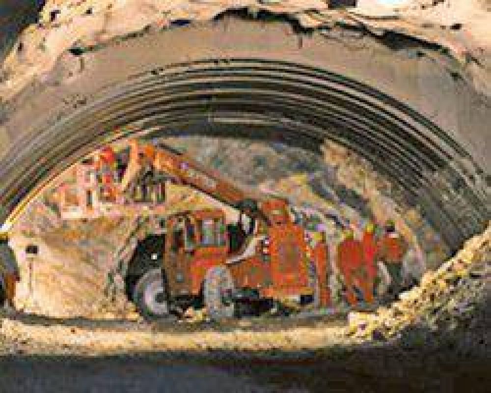 T�nel: 88 empresas con inter�s en la construcci�n
