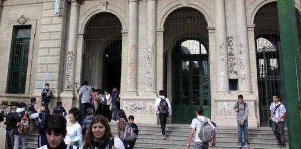 Contin�an clases por turnos en el Carb� ante la falta de agua