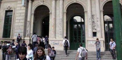 Contin�an clases por turnos en el Carb� ante la falta de agua