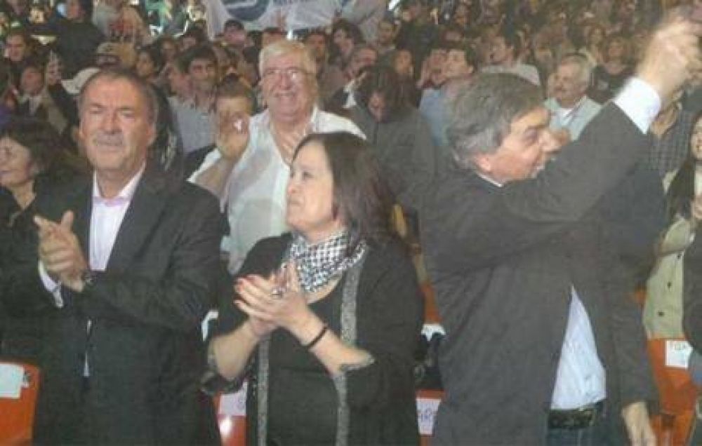 Candidatos levantaron campa�a por la tragedia