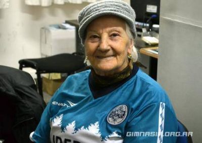 Tiene 90 a�os y viaj� desde Ushuaia para ser socia del Lobo