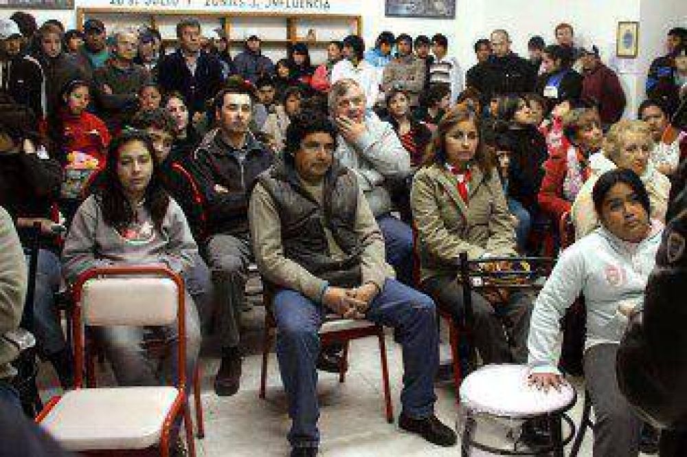 Yauhar acompa�� a militantes del FpV en locales partidarios
