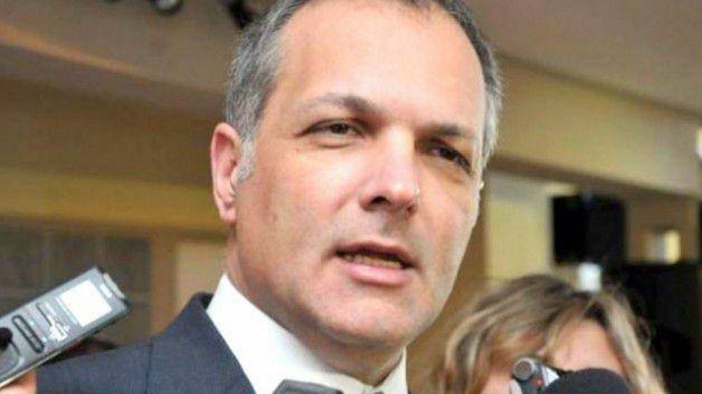 Buzzi convoc� a la sociedad chubutense a "expresarse con libertad y con respeto, para celebrar la democracia"