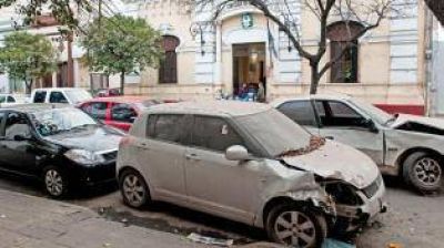 Los veh�culos secuestrados acumulan tierra y quejas frente a las comisar�as