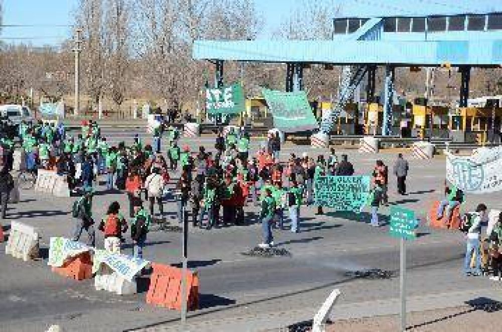 Jornada ca�tica por los cortes en la regi�n