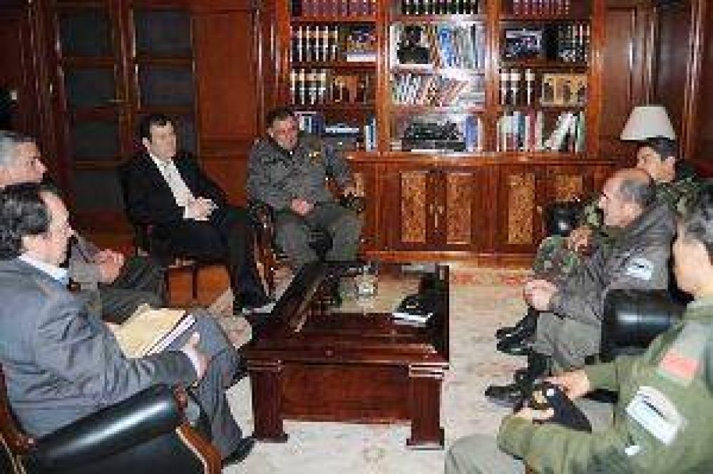 Zamora recibi la visita de alto jefe de Gendarmera