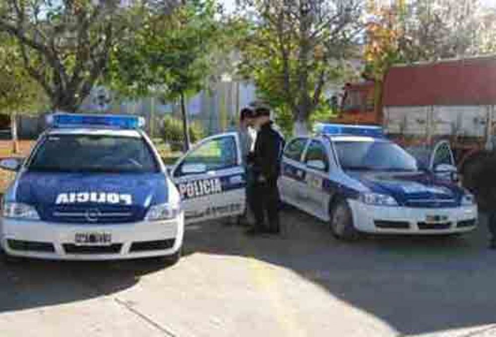 Rob� un cami�n y choc� a dos patrulleros