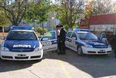 Rob� un cami�n y choc� a dos patrulleros