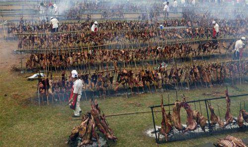 Un asado de 15 toneladas y 60 mil empanadas
