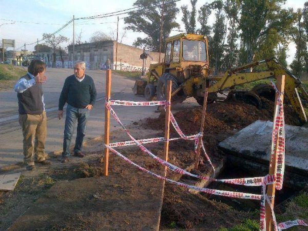 Desag�es pluviales en empalme Lobos