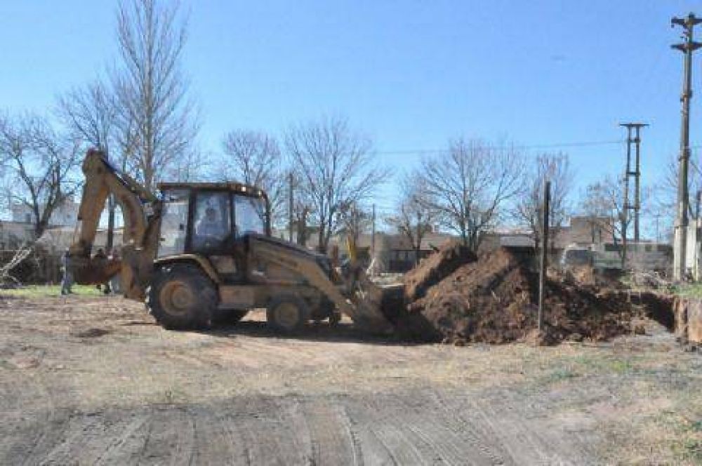 Comenzaron los trabajos para la conexi�n de cisterna de 2,5 millones de litros