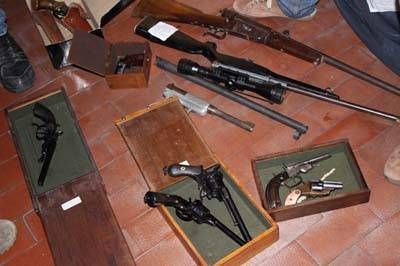 En sede del Ministerio P�blico Fiscal declar� comerciante por la causa del secuestro de armas en local c�ntrico