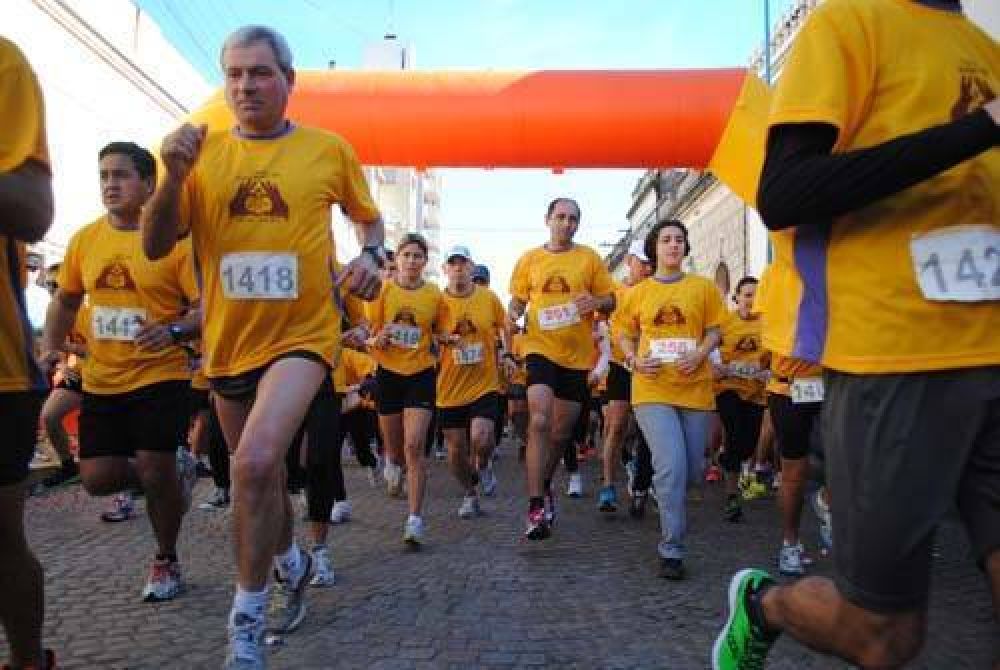 Atletismo solidario: ma�ana se corre otra edici�n del Marat�n de la Escuela 502