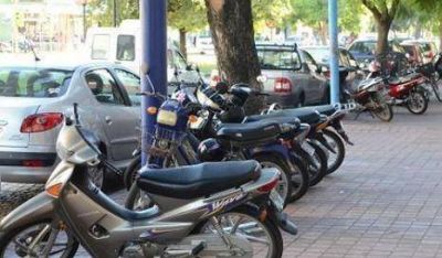 Habr� acarreos para las motos mal estacionadas