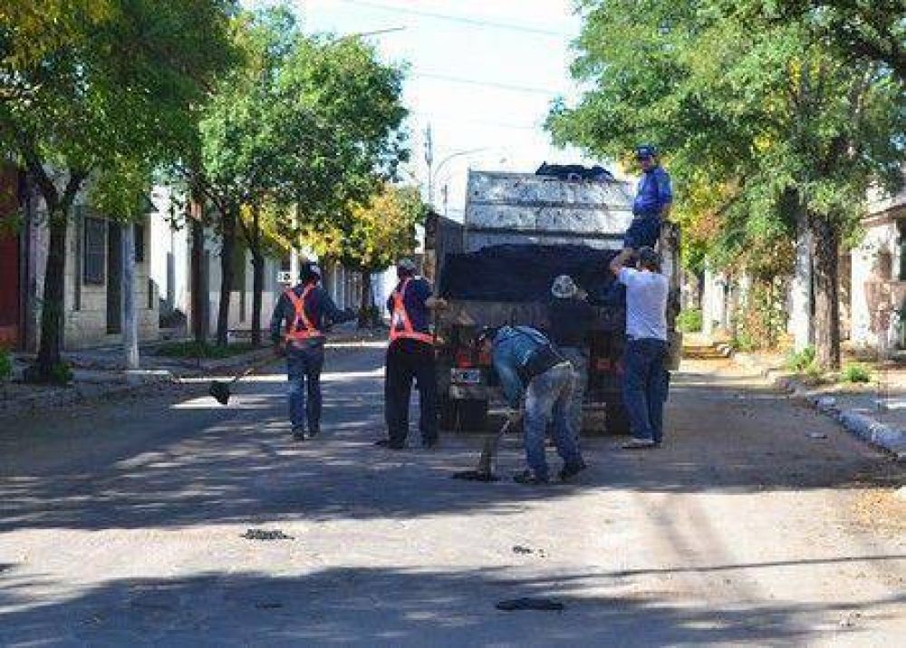 Tareas de bacheo en Santa Rosa