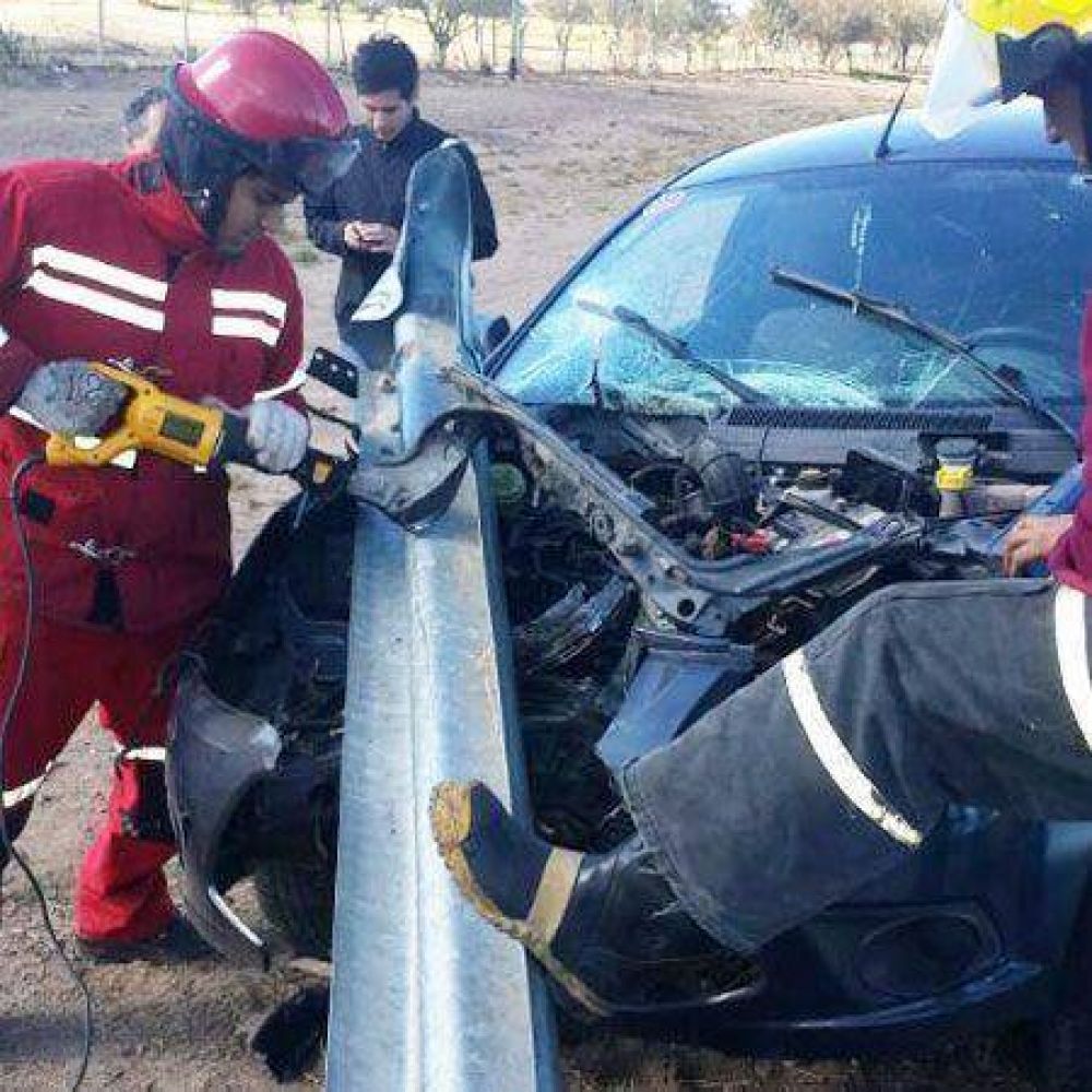 Impresionante choque de un Ford Ka en avenida Circunvalaci�n