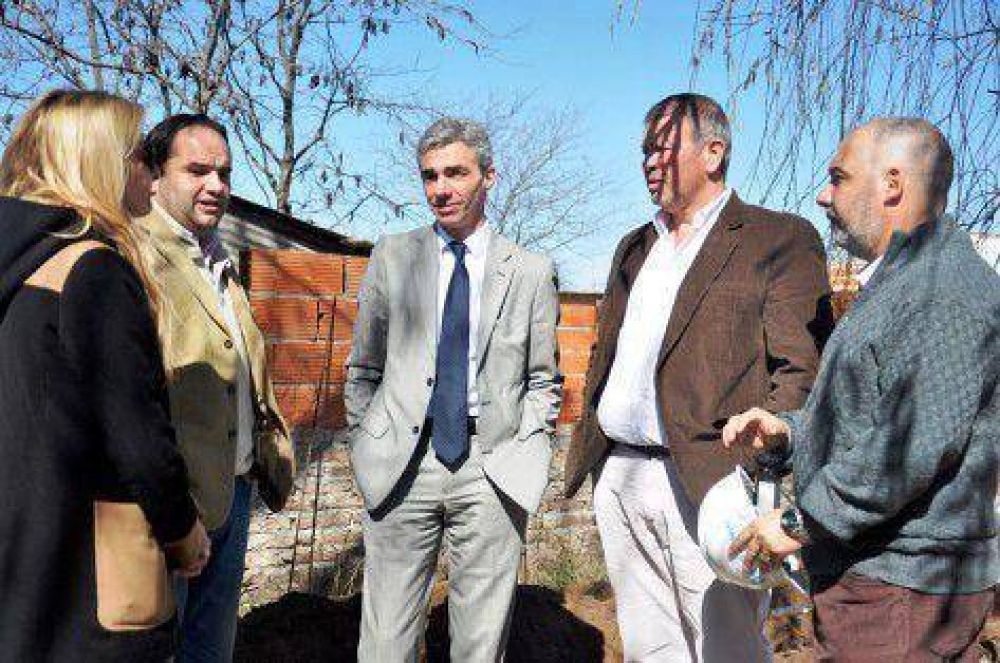Comenz� la obra de gas natural en el barrio Bicentenario