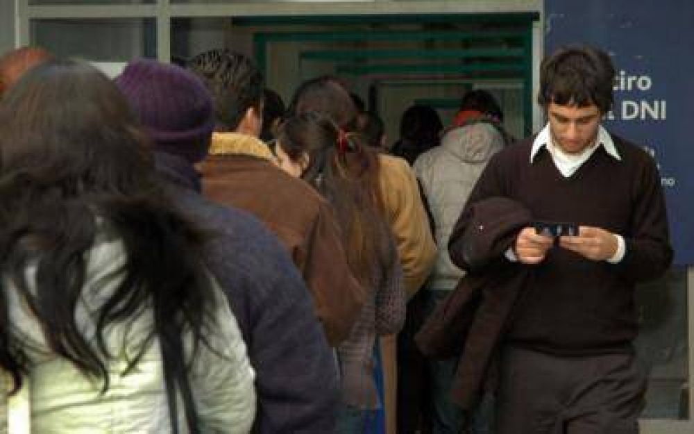 Elecciones 2013: Registros civiles est�n abiertos para la entrega de DNI