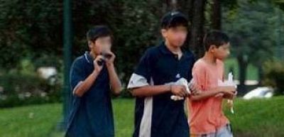 J�venes provocan disturbios y realizan actos obscenos en una remisera local